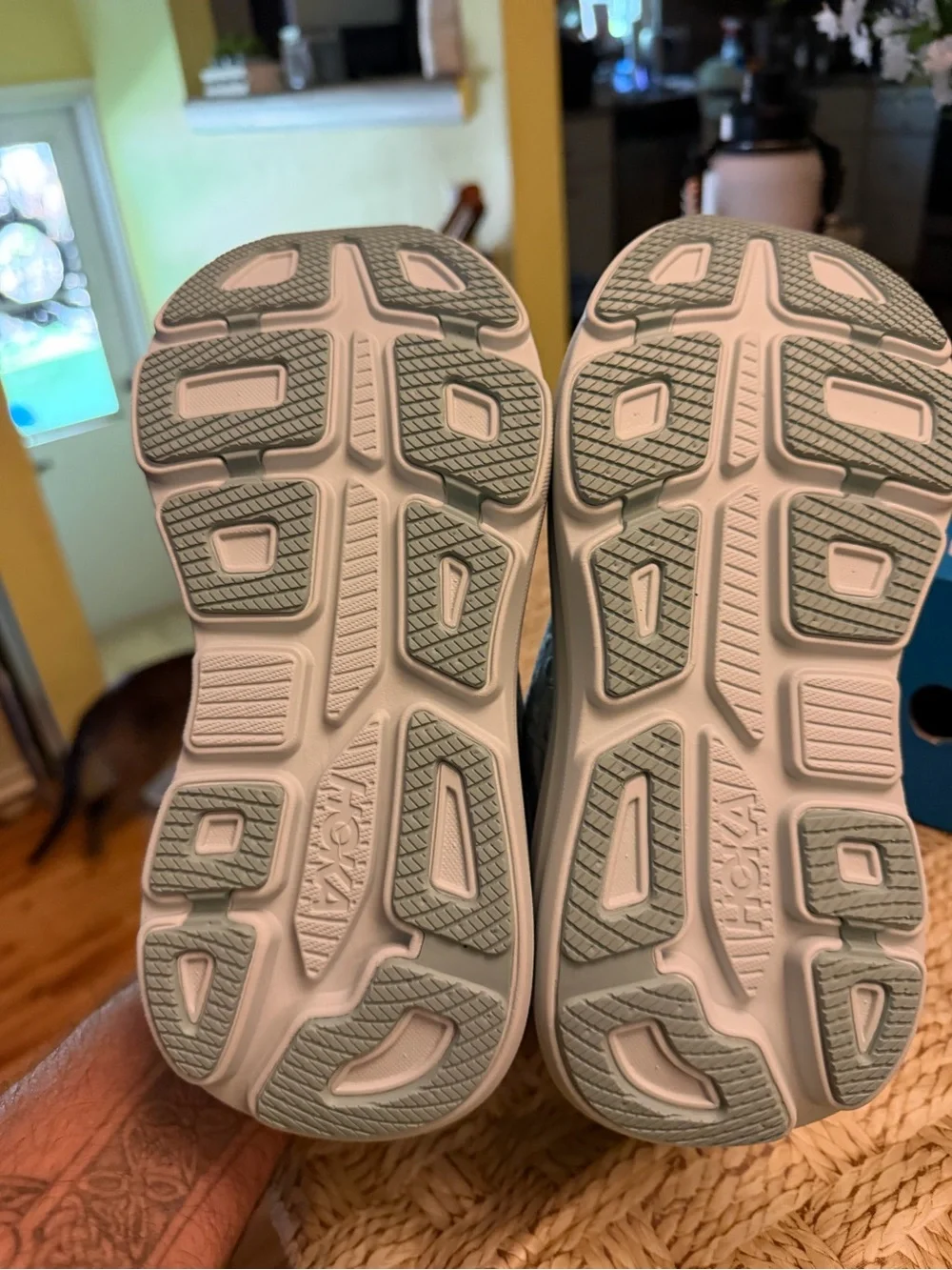 HOKA Women's Bondi 9 sz 6 woman new in box $175 plus tax sneakers!!!